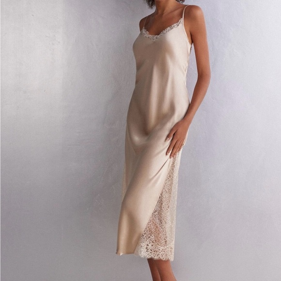 Living in Luxe Silk Nightgown Intimissimi Bridal getting ready slip - Picture 6 of 6